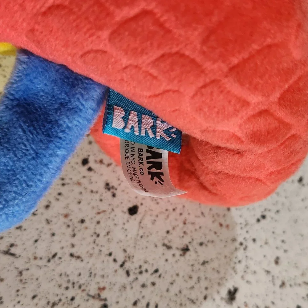 Bark Volana Iguana Madagascar Squeaky Crinkle Dog Toy sz M?